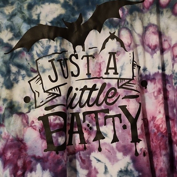 NWOT Tultex Unisex Just a Little Batty Ice Dye T-Shirt - Picture 2 of 10
